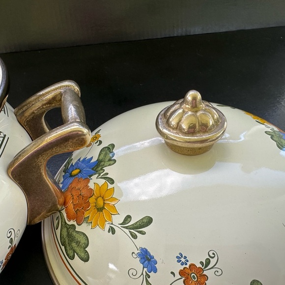 Asta Germán Enamelware 1960’s Floral Dutch Oven Casserole with Brass Handles. - Picture 12 of 13
